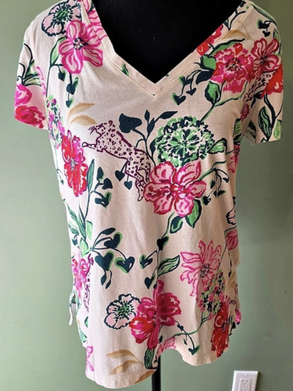 Lilly Pulitzer Floral V-Neck Blouse in Pink & Green Size Medium